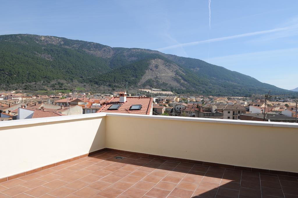 Edificio Reyes Appartement La Adrada Buitenkant foto