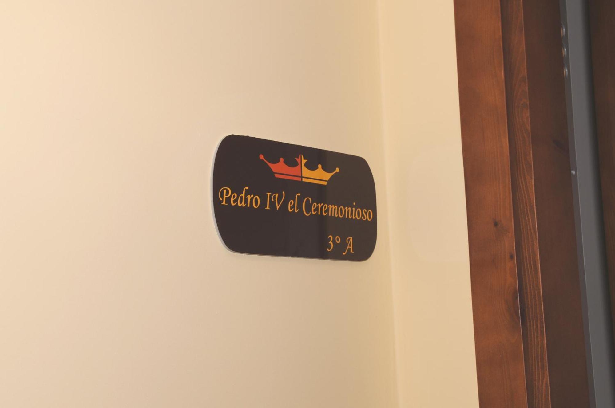 Edificio Reyes Appartement La Adrada Buitenkant foto