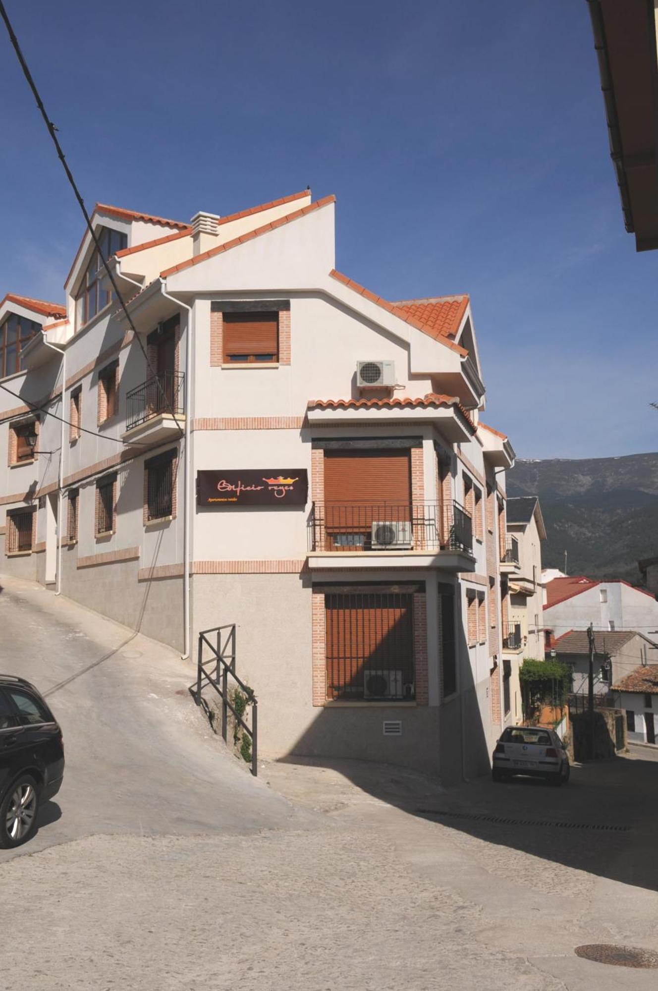 Edificio Reyes Appartement La Adrada Buitenkant foto