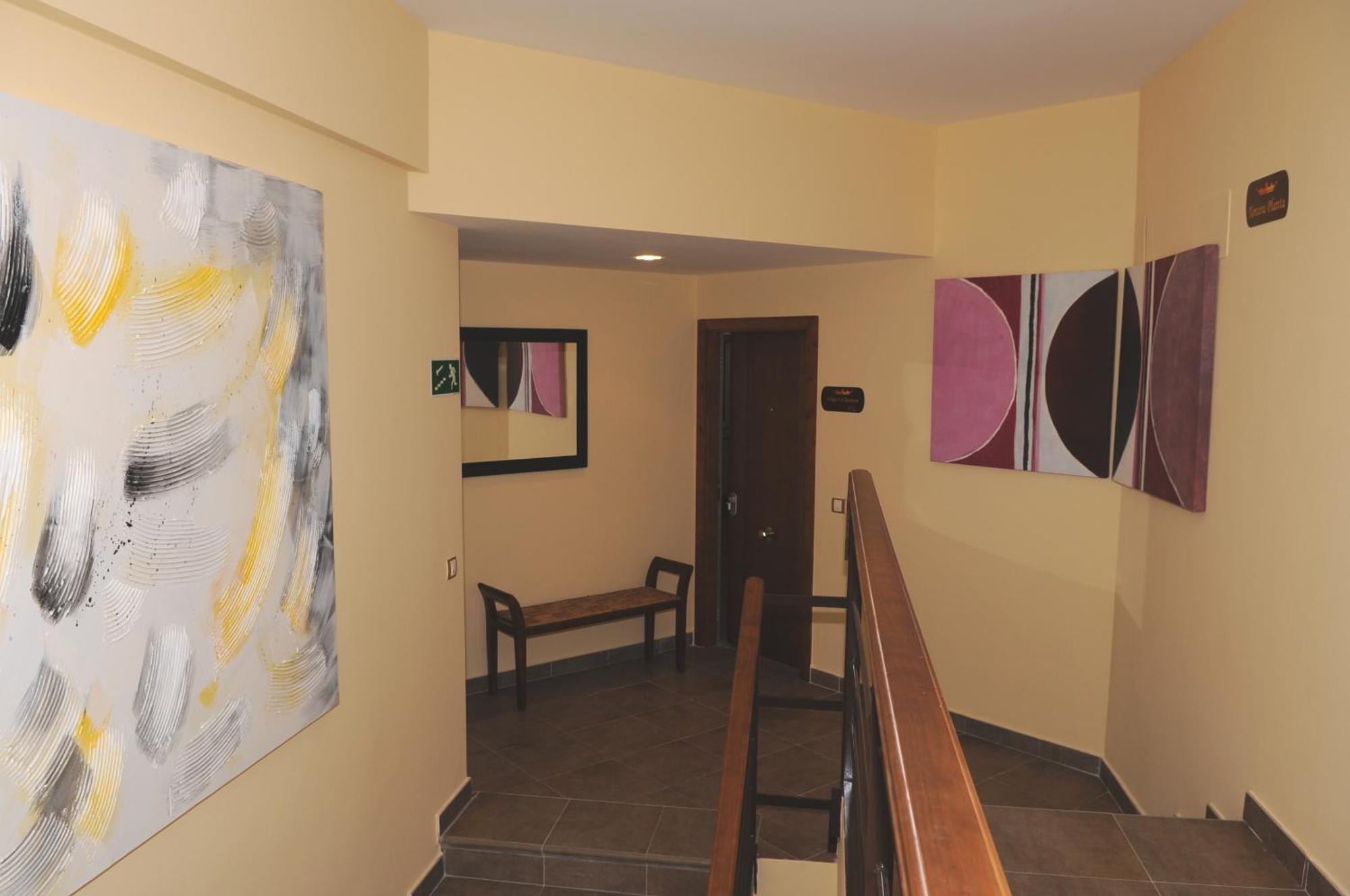 Edificio Reyes Appartement La Adrada Buitenkant foto
