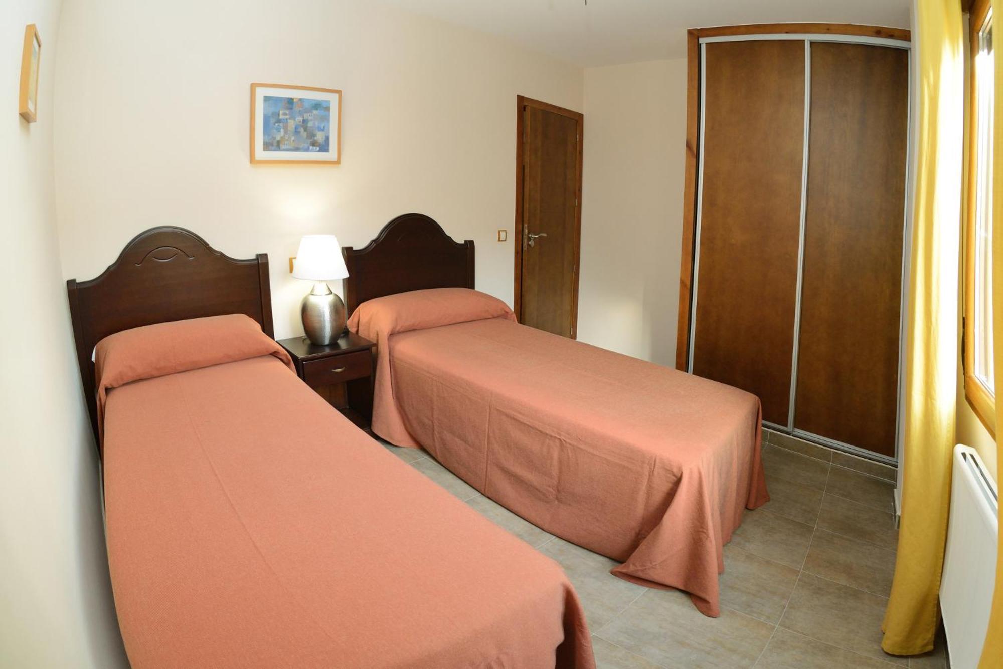 Edificio Reyes Appartement La Adrada Buitenkant foto