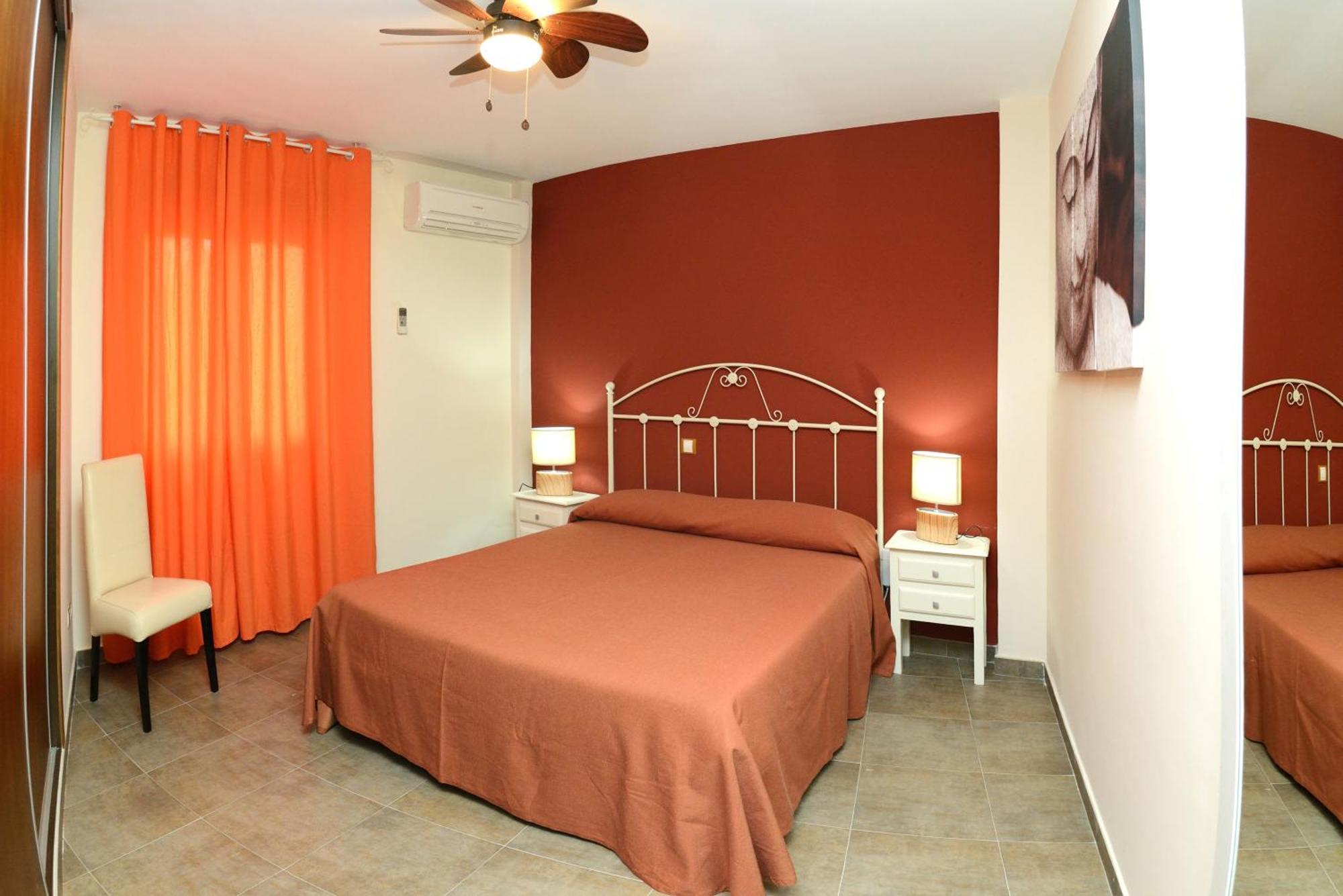 Edificio Reyes Appartement La Adrada Buitenkant foto
