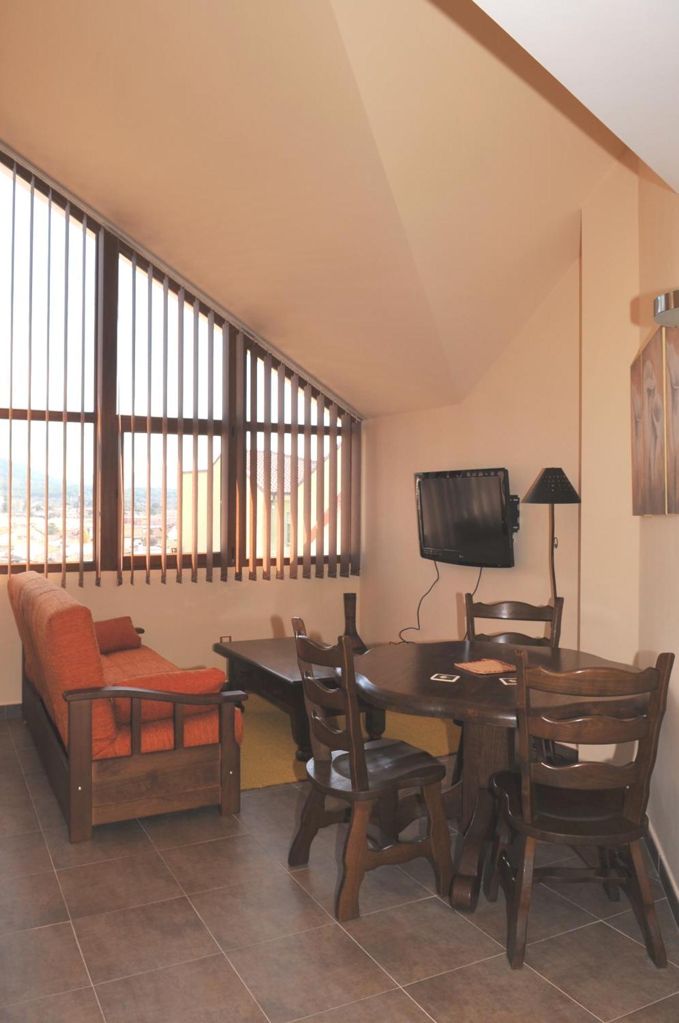 Edificio Reyes Appartement La Adrada Buitenkant foto